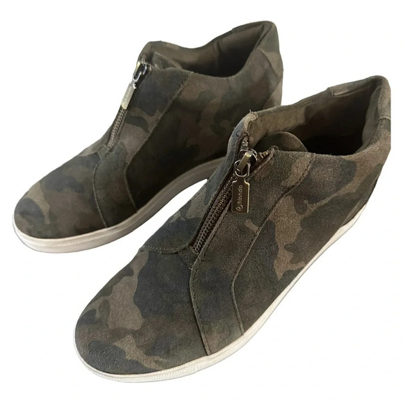 Blondo Womens Size 7.5 GLENDA waterproof Camo Hidden Wedge Heel Bootie Shoes - Picture 2 of 7